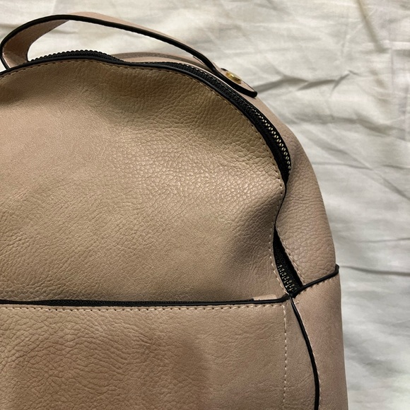 Backpack - Picture 4 of 5